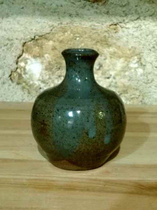 Vase soliflore couleur céladon très foncé. Pièce unique 